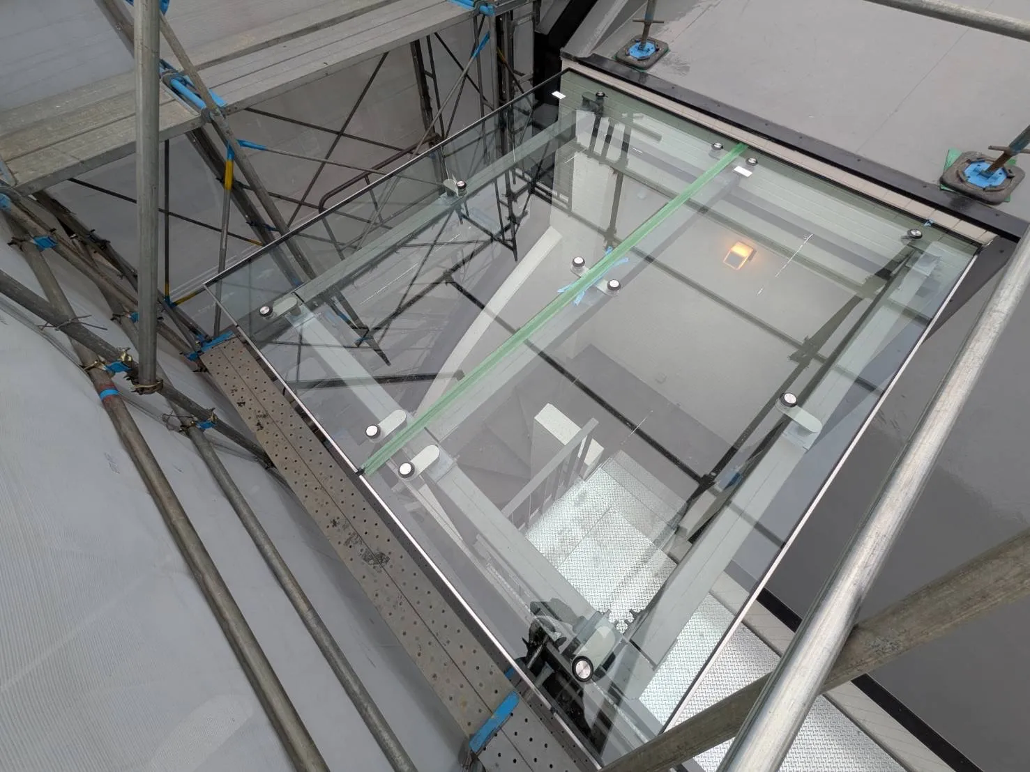 ガラス屋根の施工も株式会社ルークにお任せください!